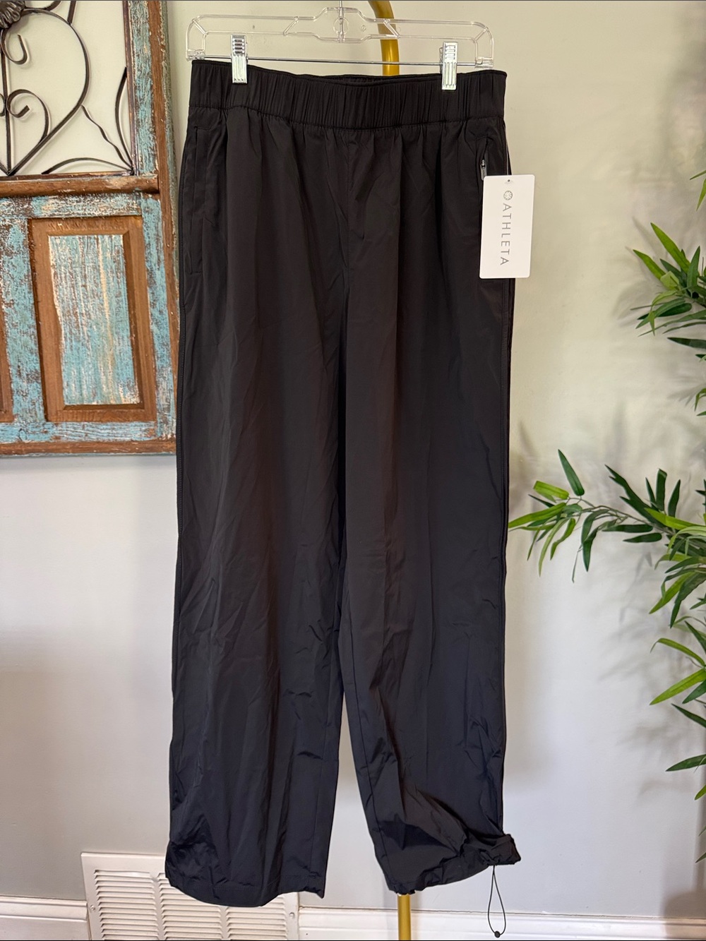 Athleta rise pant pantaloon Black nylon Lightweight Drawcord hem Track Pants NWT